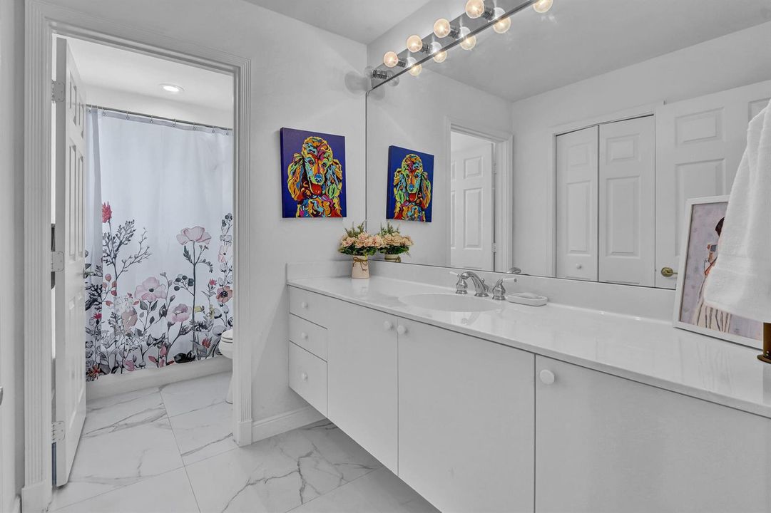 Jack & Jill Bathroom (upstairs)