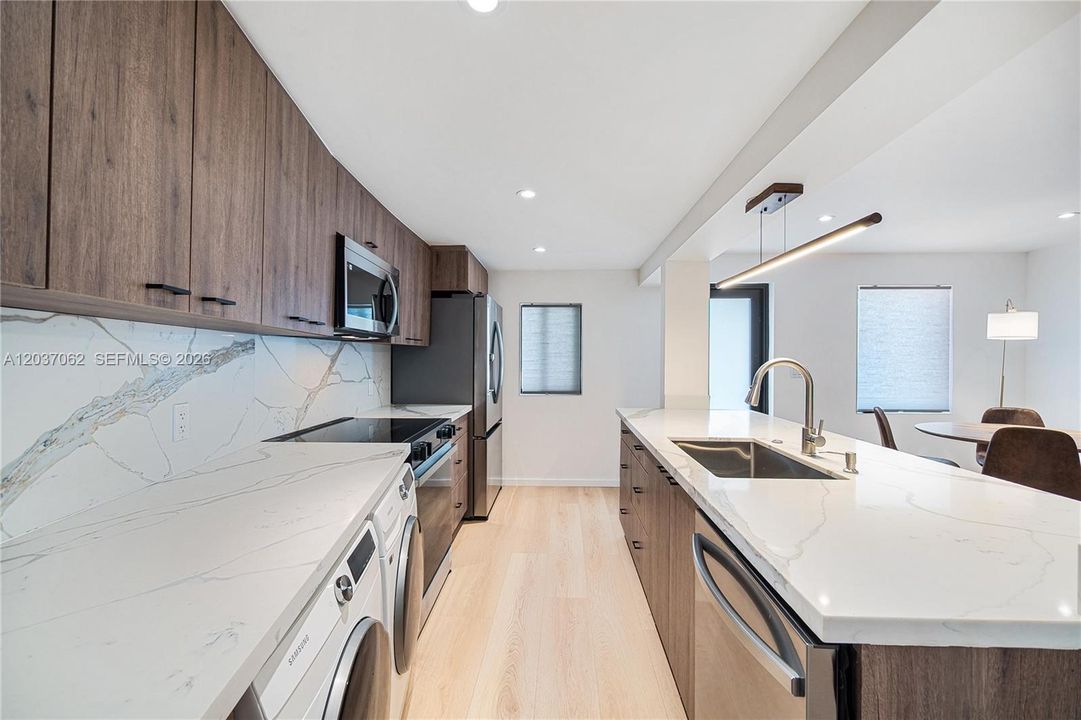 For Rent: $3,500 (2 beds, 1 baths, 900 Square Feet)