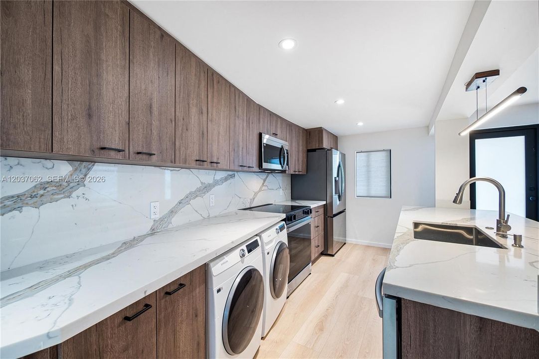 For Rent: $3,500 (2 beds, 1 baths, 900 Square Feet)