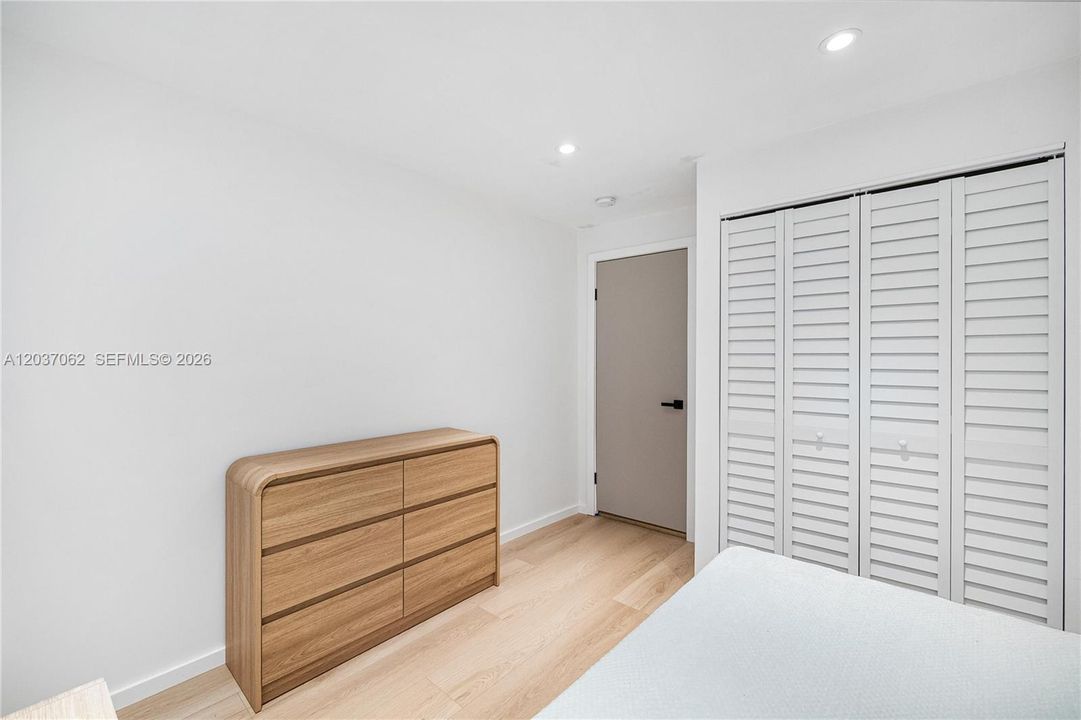 For Rent: $3,500 (2 beds, 1 baths, 900 Square Feet)