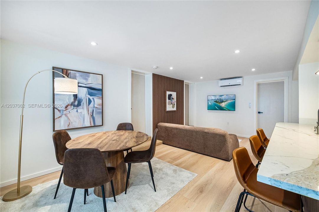 For Rent: $3,500 (2 beds, 1 baths, 900 Square Feet)