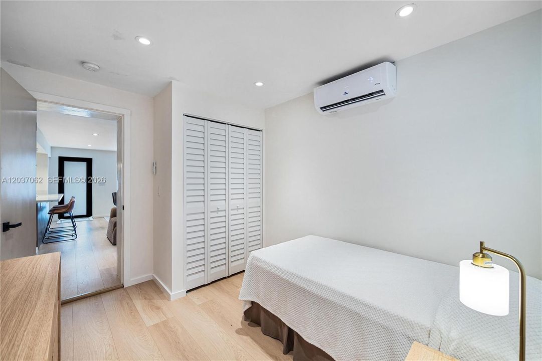 For Rent: $3,500 (2 beds, 1 baths, 900 Square Feet)