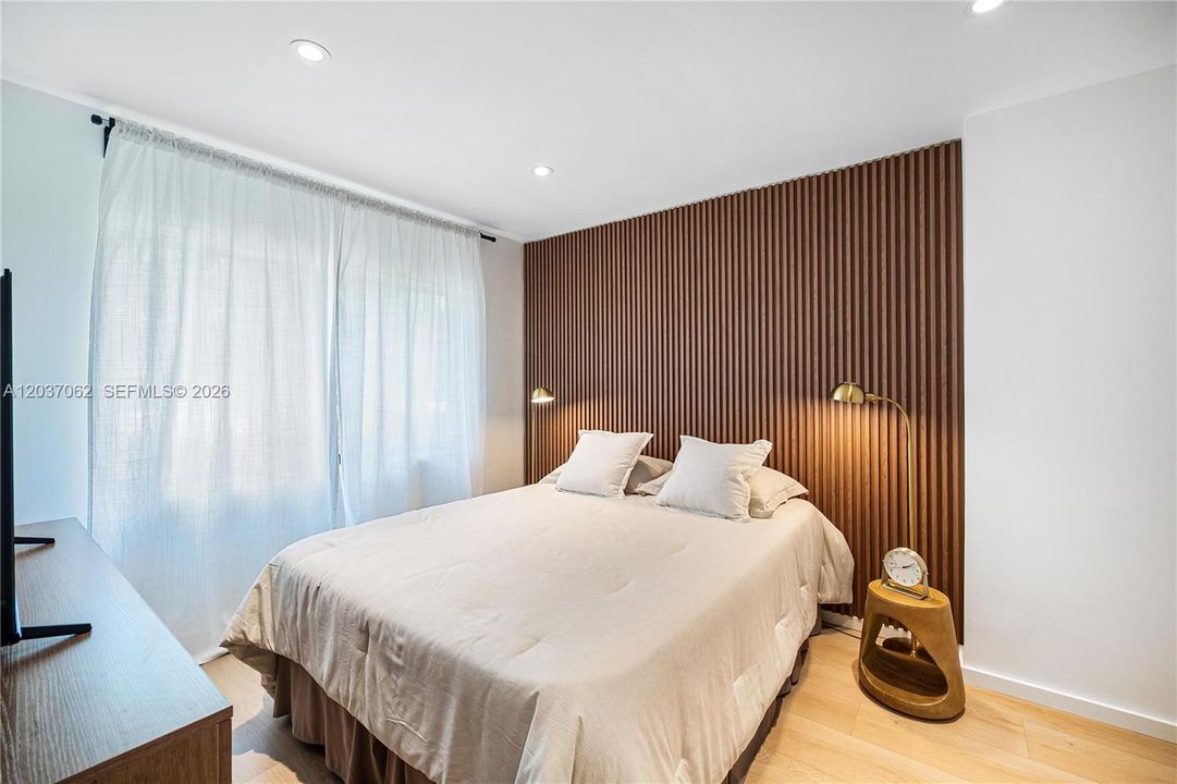 For Rent: $3,500 (2 beds, 1 baths, 900 Square Feet)