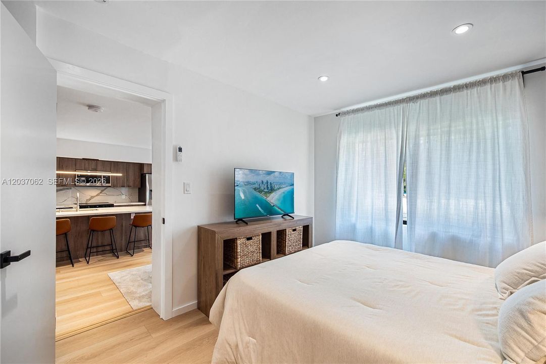 For Rent: $3,500 (2 beds, 1 baths, 900 Square Feet)
