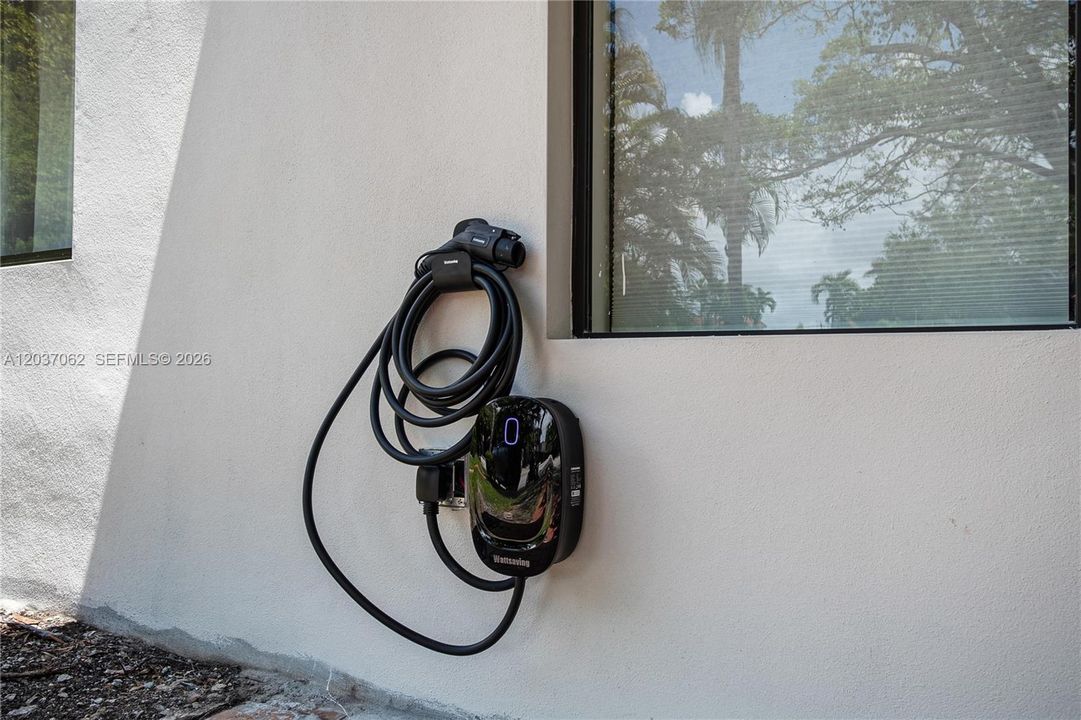For Rent: $3,500 (2 beds, 1 baths, 900 Square Feet)