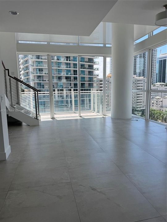 For Rent: $4,250 (1 beds, 1 baths, 1080 Square Feet)