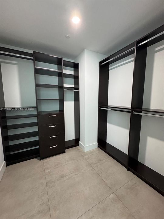 For Rent: $4,250 (1 beds, 1 baths, 1080 Square Feet)