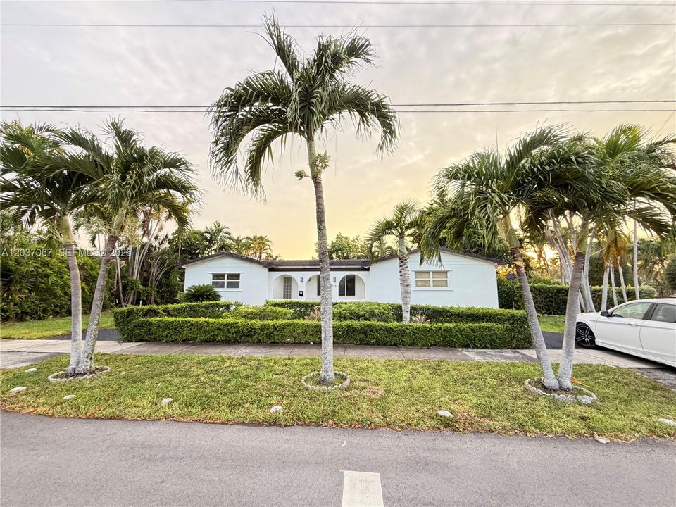 For Rent: $4,500 (3 beds, 2 baths, 1761 Square Feet)