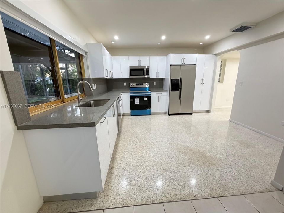 For Rent: $4,500 (3 beds, 2 baths, 1761 Square Feet)