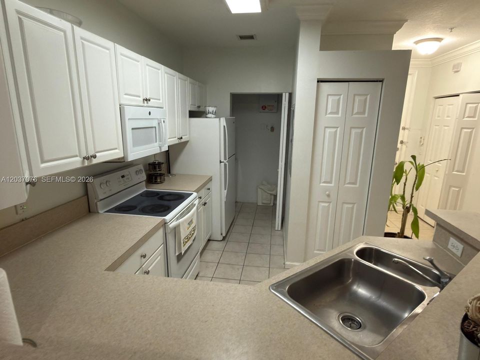 For Rent: $2,550 (2 beds, 2 baths, 1118 Square Feet)