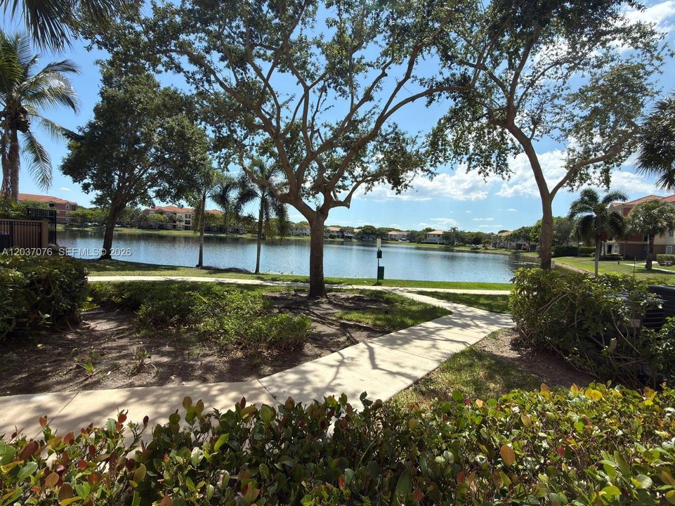For Rent: $2,550 (2 beds, 2 baths, 1118 Square Feet)