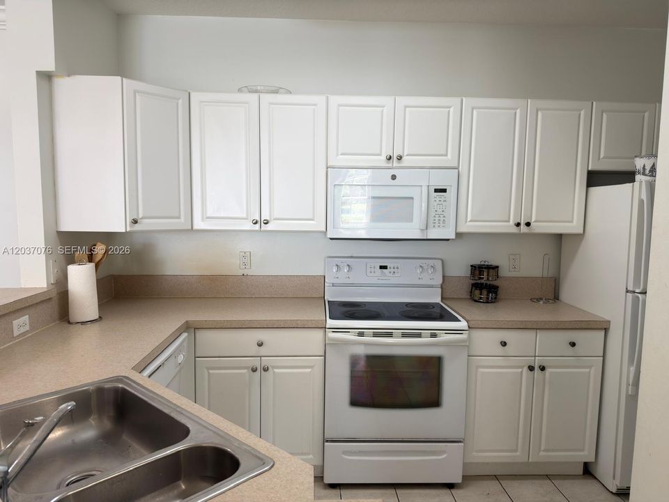 For Rent: $2,550 (2 beds, 2 baths, 1118 Square Feet)