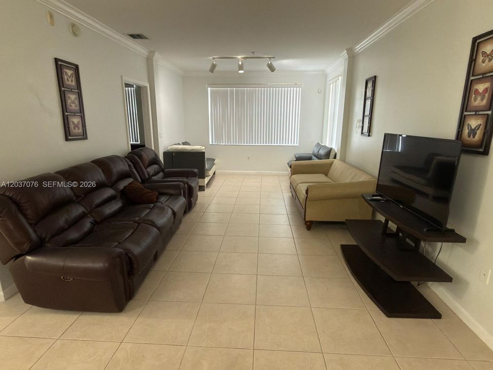 For Rent: $2,550 (2 beds, 2 baths, 1118 Square Feet)
