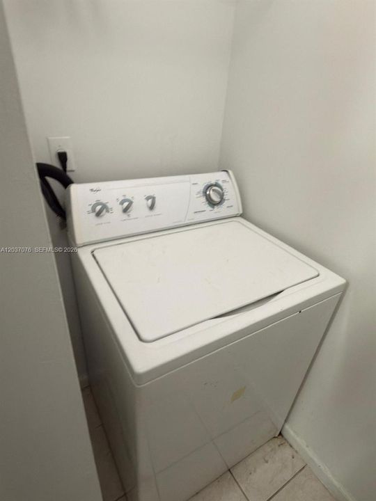 For Rent: $2,550 (2 beds, 2 baths, 1118 Square Feet)