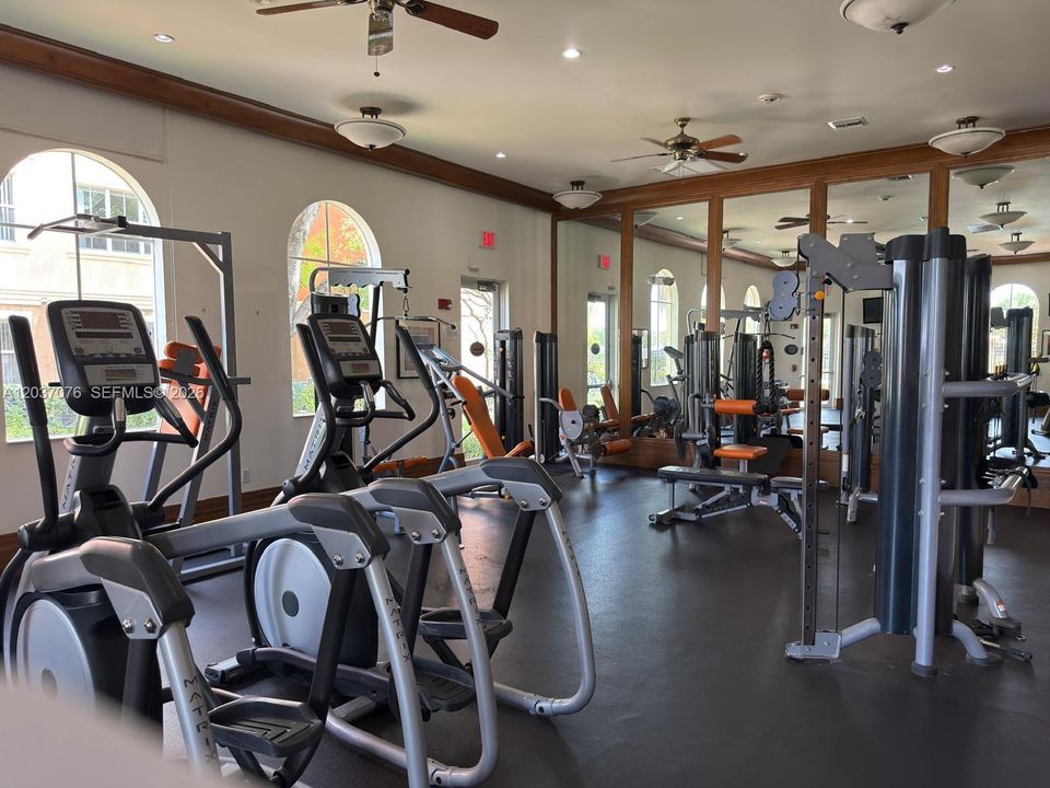 For Rent: $2,550 (2 beds, 2 baths, 1118 Square Feet)