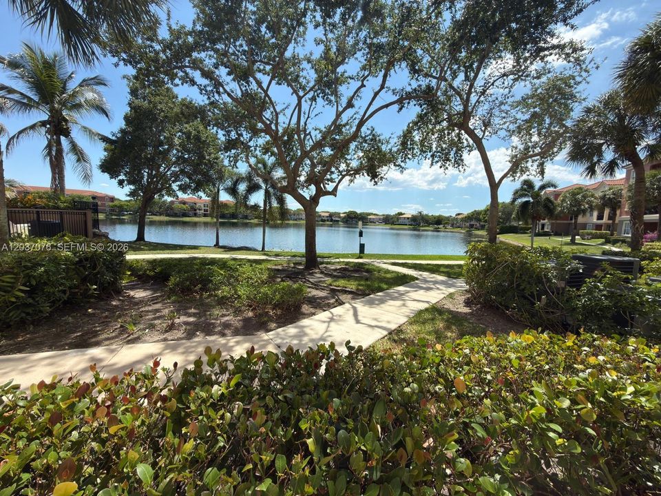 For Rent: $2,550 (2 beds, 2 baths, 1118 Square Feet)