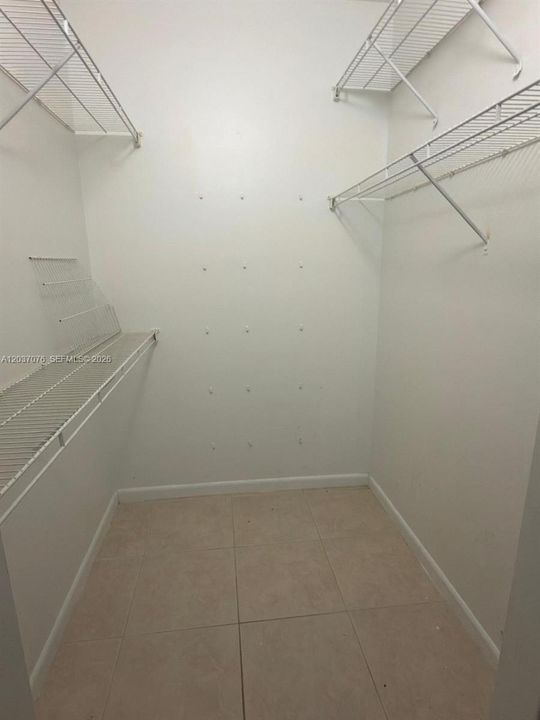 For Rent: $2,550 (2 beds, 2 baths, 1118 Square Feet)