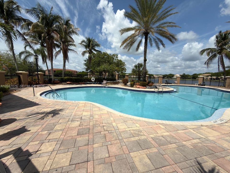 For Rent: $2,550 (2 beds, 2 baths, 1118 Square Feet)