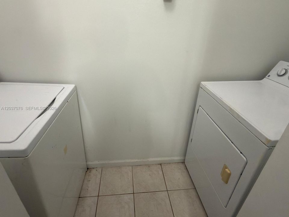 For Rent: $2,550 (2 beds, 2 baths, 1118 Square Feet)