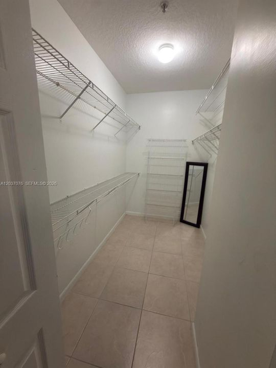 For Rent: $2,550 (2 beds, 2 baths, 1118 Square Feet)