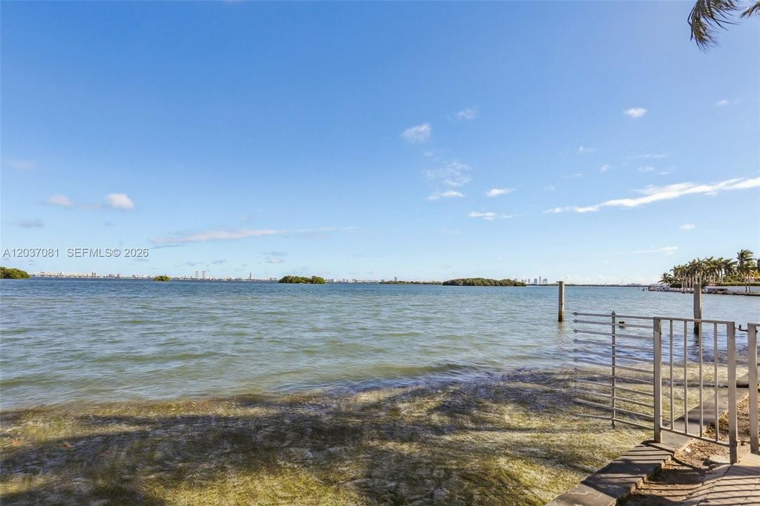 For Rent: $3,200 (2 beds, 2 baths, 990 Square Feet)