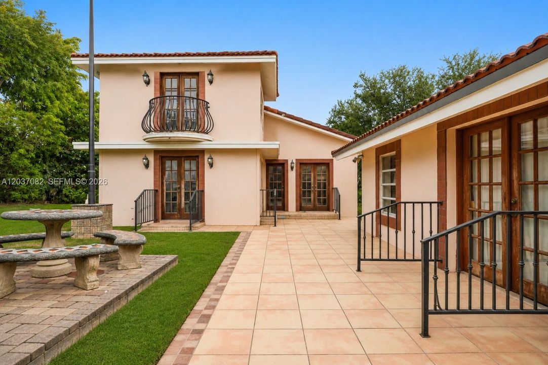 En Venta: $2,250,000 (4 camas, 2 baños, 2909 Pies cuadrados)