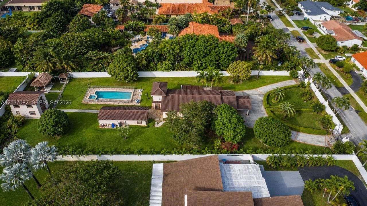 En Venta: $2,250,000 (4 camas, 2 baños, 2909 Pies cuadrados)