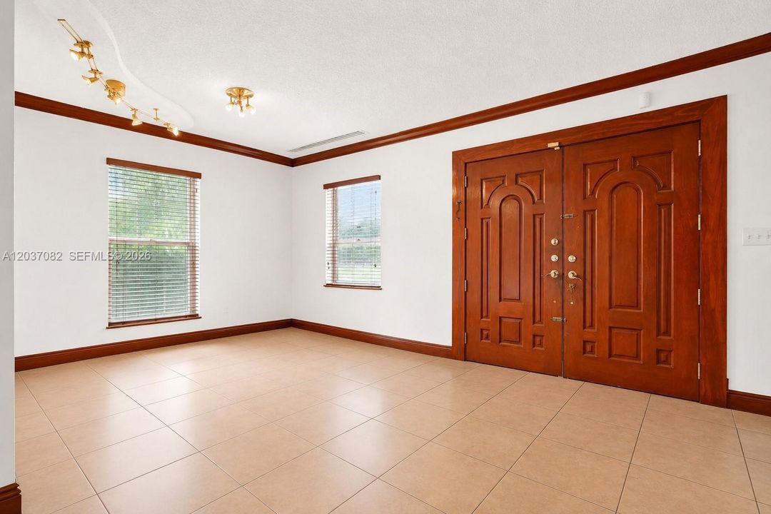 En Venta: $2,250,000 (4 camas, 2 baños, 2909 Pies cuadrados)