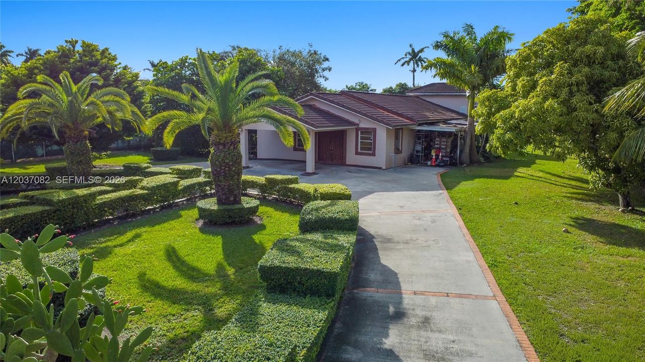 En Venta: $2,250,000 (4 camas, 2 baños, 2909 Pies cuadrados)