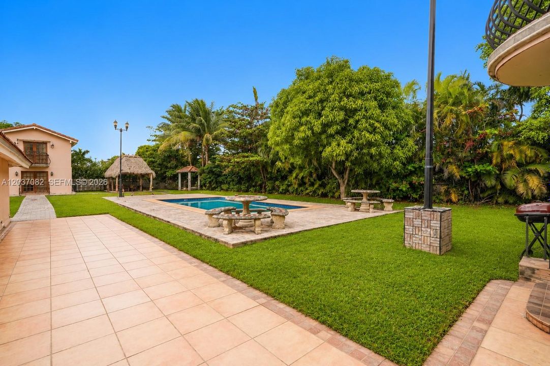 En Venta: $2,250,000 (4 camas, 2 baños, 2909 Pies cuadrados)