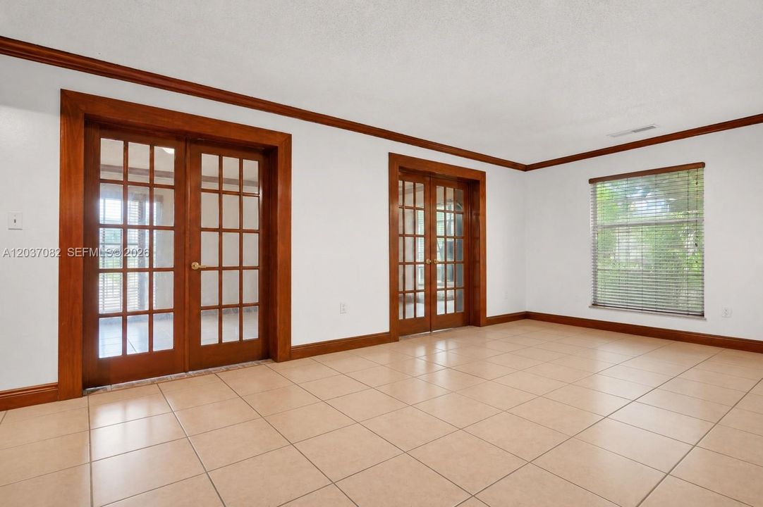 En Venta: $2,250,000 (4 camas, 2 baños, 2909 Pies cuadrados)