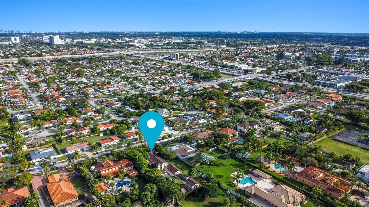 En Venta: $2,250,000 (4 camas, 2 baños, 2909 Pies cuadrados)
