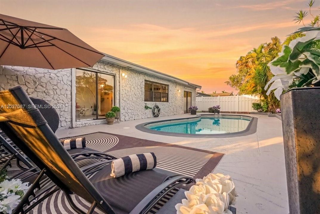 На продажу: $633,000 (3 спален, 2 ванн, 1864 Квадратных фут)