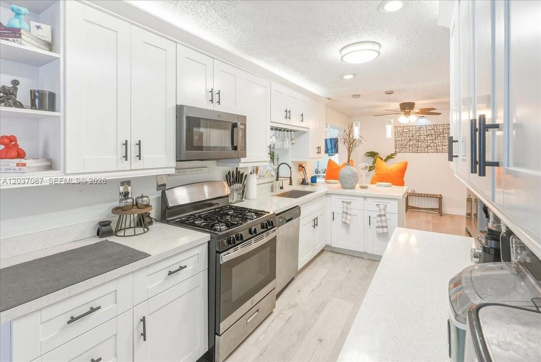 На продажу: $633,000 (3 спален, 2 ванн, 1864 Квадратных фут)