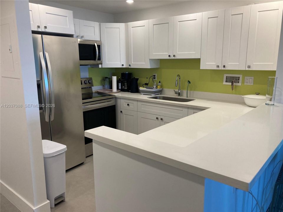 For Rent: $4,000 (0 beds, 1 baths, 760 Square Feet)