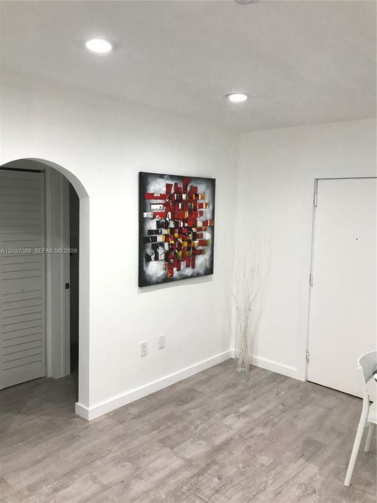 For Rent: $1,900 (1 beds, 1 baths, 450 Square Feet)