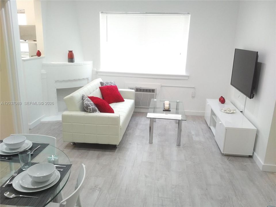 For Rent: $1,900 (1 beds, 1 baths, 450 Square Feet)