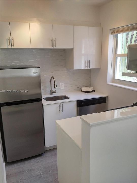 For Rent: $1,900 (1 beds, 1 baths, 450 Square Feet)