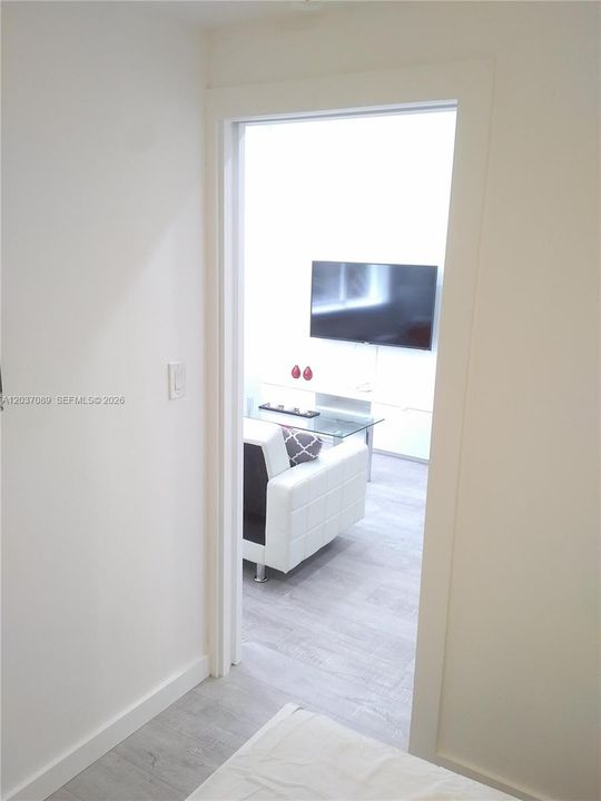 For Rent: $1,900 (1 beds, 1 baths, 450 Square Feet)