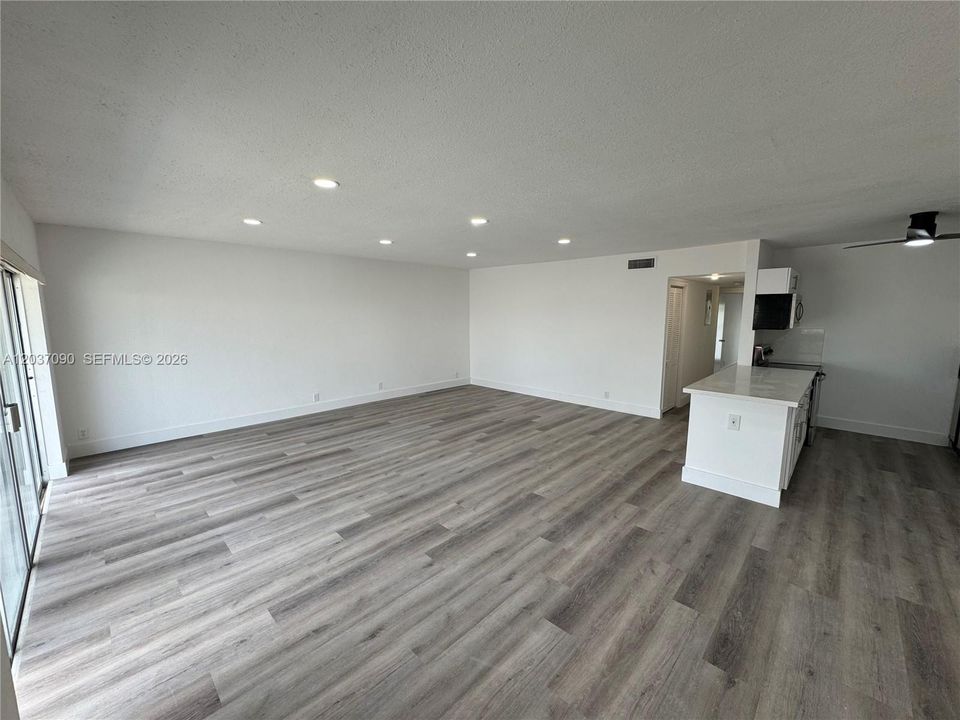 For Sale: $255,000 (2 beds, 2 baths, 1100 Square Feet)