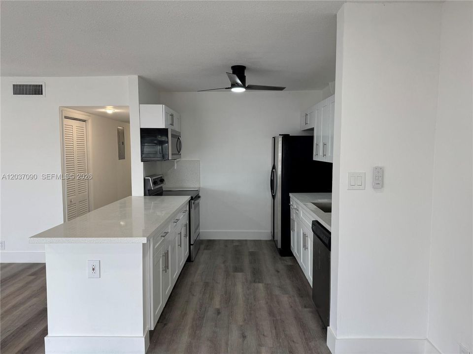 For Sale: $255,000 (2 beds, 2 baths, 1100 Square Feet)