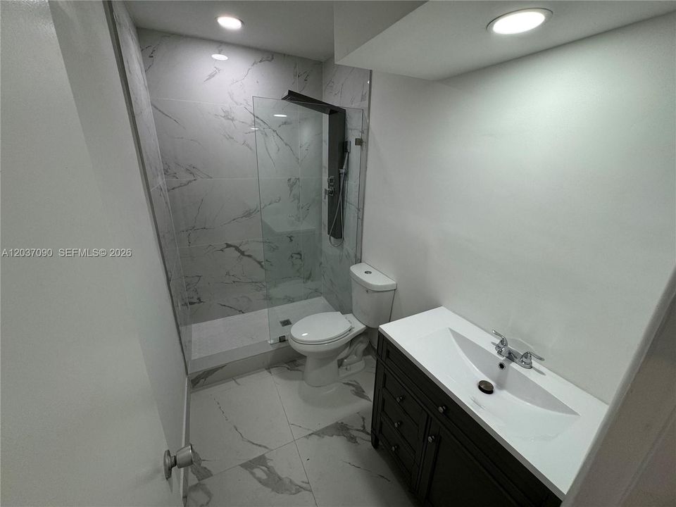 For Sale: $255,000 (2 beds, 2 baths, 1100 Square Feet)