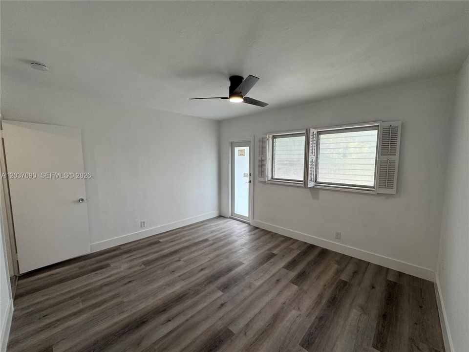 For Sale: $255,000 (2 beds, 2 baths, 1100 Square Feet)