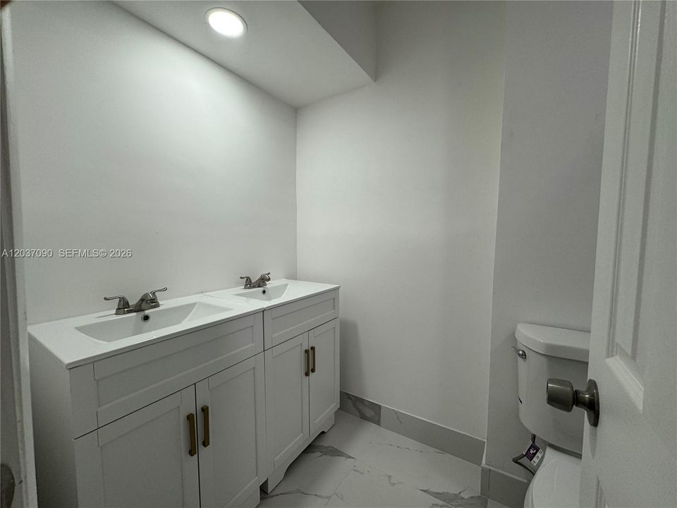 For Sale: $255,000 (2 beds, 2 baths, 1100 Square Feet)