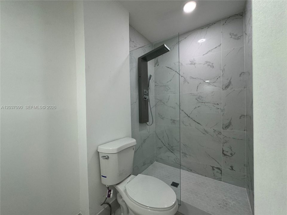For Sale: $255,000 (2 beds, 2 baths, 1100 Square Feet)