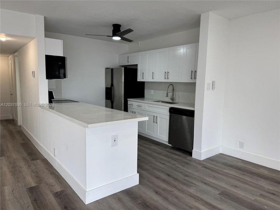 For Sale: $255,000 (2 beds, 2 baths, 1100 Square Feet)