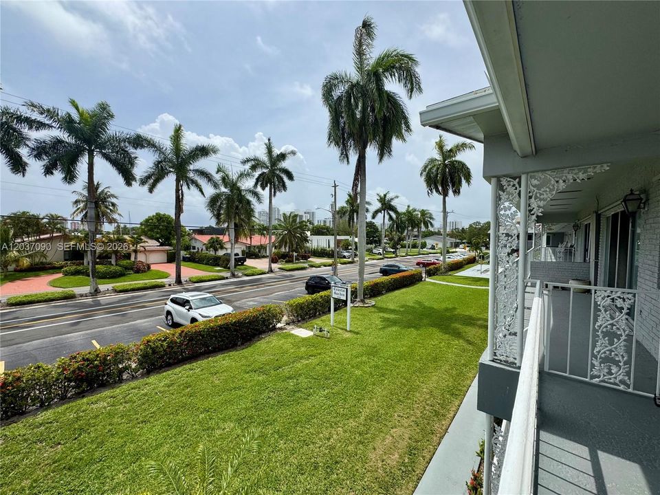 For Sale: $255,000 (2 beds, 2 baths, 1100 Square Feet)