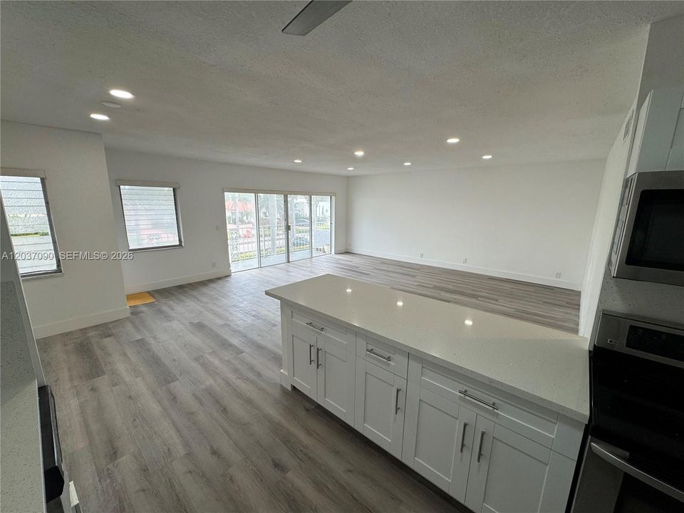 For Sale: $255,000 (2 beds, 2 baths, 1100 Square Feet)