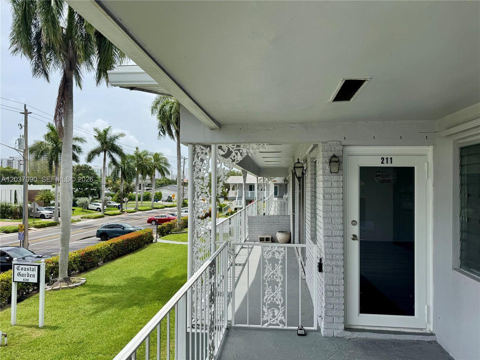 For Sale: $255,000 (2 beds, 2 baths, 1100 Square Feet)