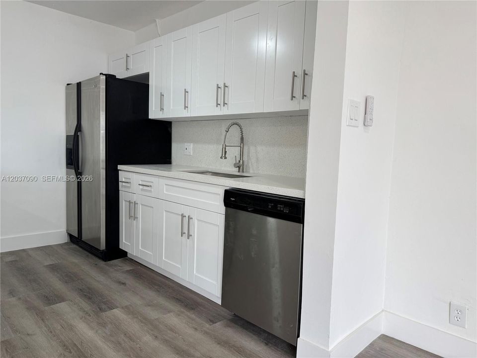 For Sale: $255,000 (2 beds, 2 baths, 1100 Square Feet)